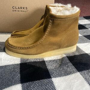 Womens Clark Wallabee hi low boot.